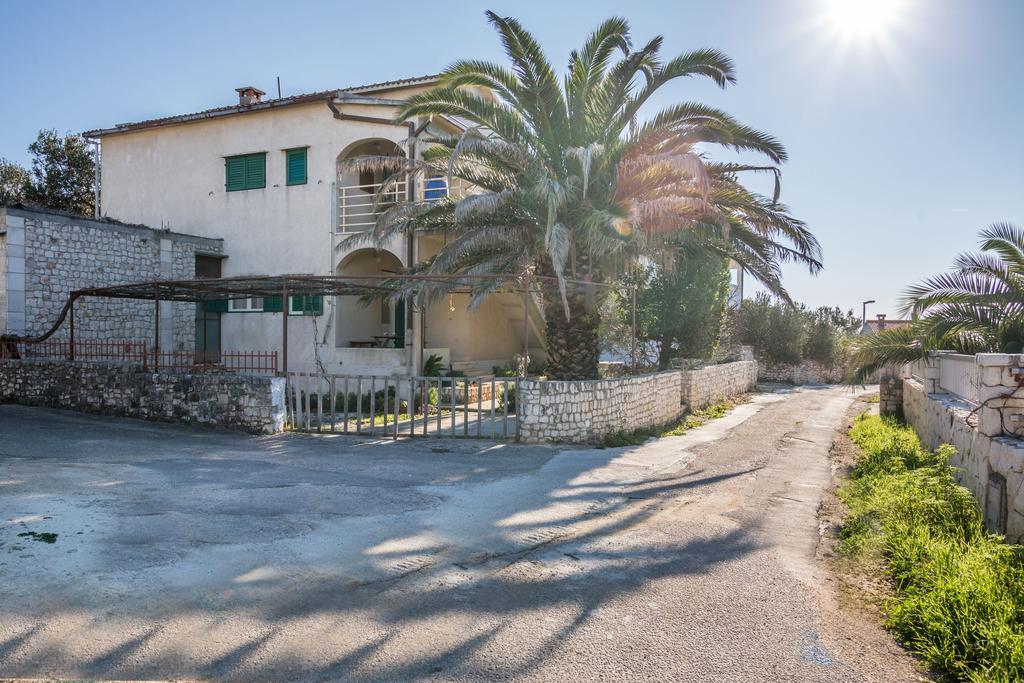 Apartment Srecko Vinišće Exterior foto